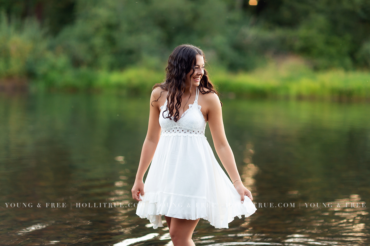 Beautiful Corvallis senior pictures in a natural park at sunset in Oregon with senior photographer, Holli True