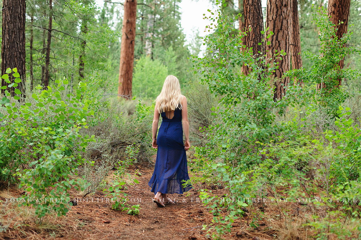 Beautiful and natural high school senior pictures in Bend Oregon by Holli True Photography