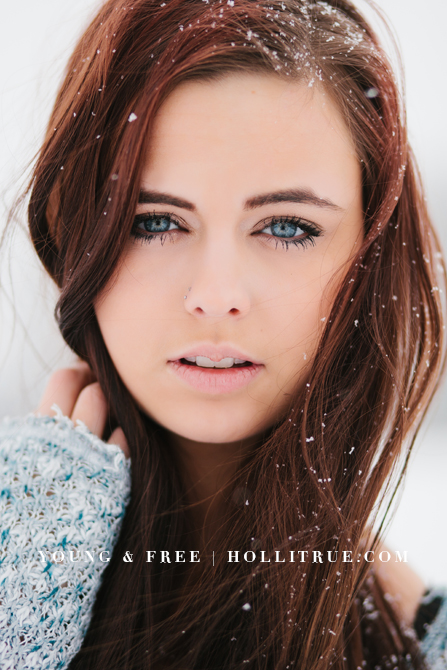 Senior pictures in the snow mini session promo with Eugene, Oregon senior photographer for the Young & Free, Holli True