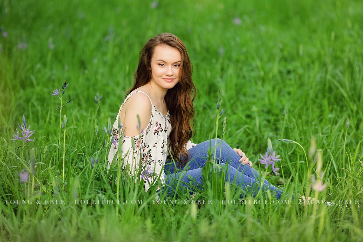 Beautiful nature senior pictures in a natural park at sunset by Eugene Oregon high school senior portrait photographer, Holli True