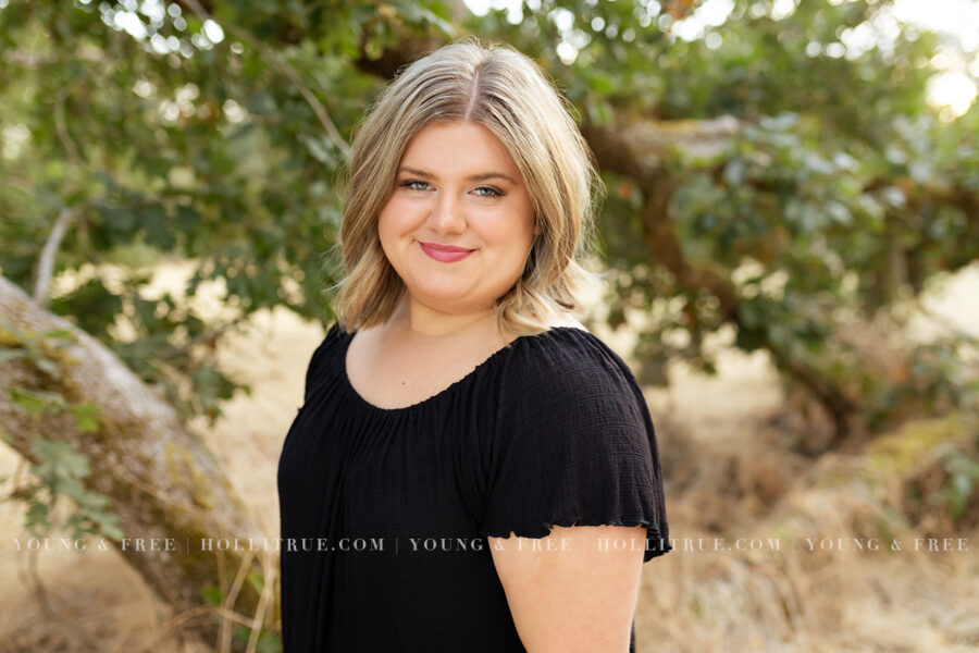 Beautiful and Natural Senior Pictures in a Park | Holli True Senior ...